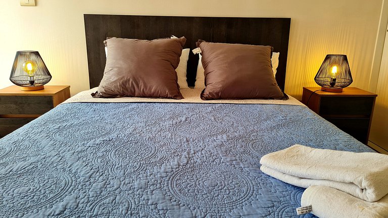 Amplio y moderno. Privacidad, wifi y streaming gratis. Parki