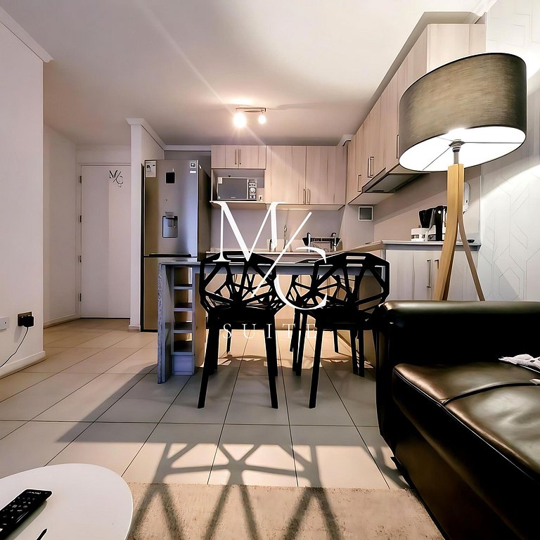 Moderno departamento central con estacionamiento